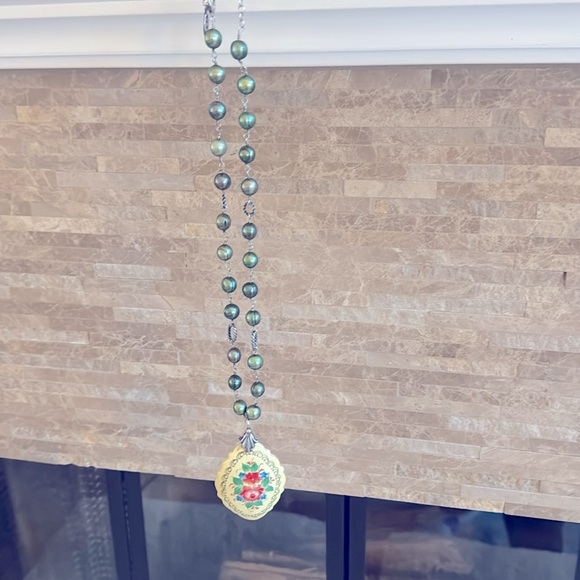 Elegant Green Beaded Necklace with Floral Pendant by Ex Ex - Picture 6 of 6